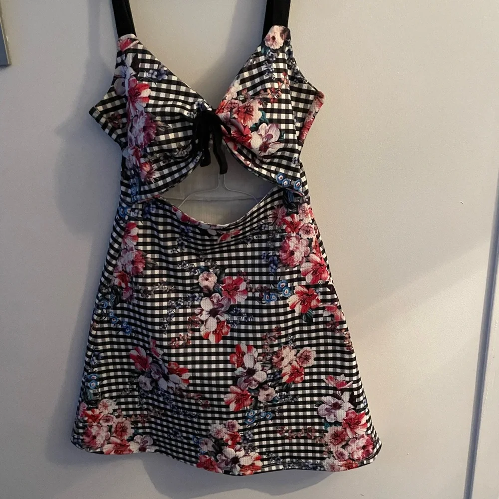 Dress - Picture 4 of 6